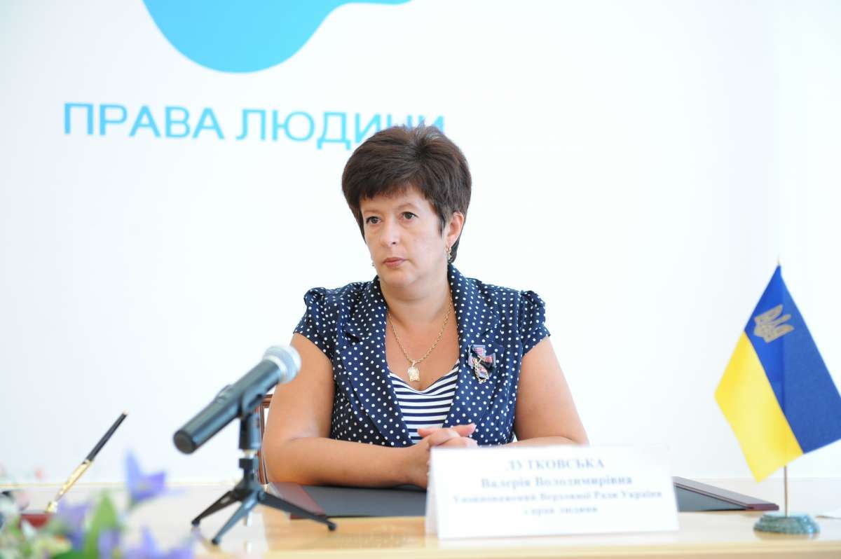Лутковская назвала "смертельные опасности" выдачи пропусков из зоны АТО