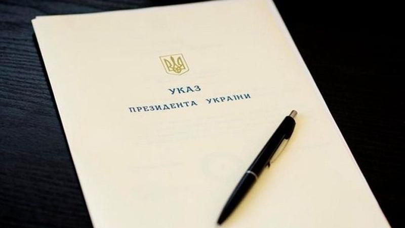 Порошенко изменил состав Нацкомфинуслуг и Нацкомиссии по ценным бумагам Порошенко изменил состав Нацкомфинуслуг и Нацкомиссии по ценным бумагам