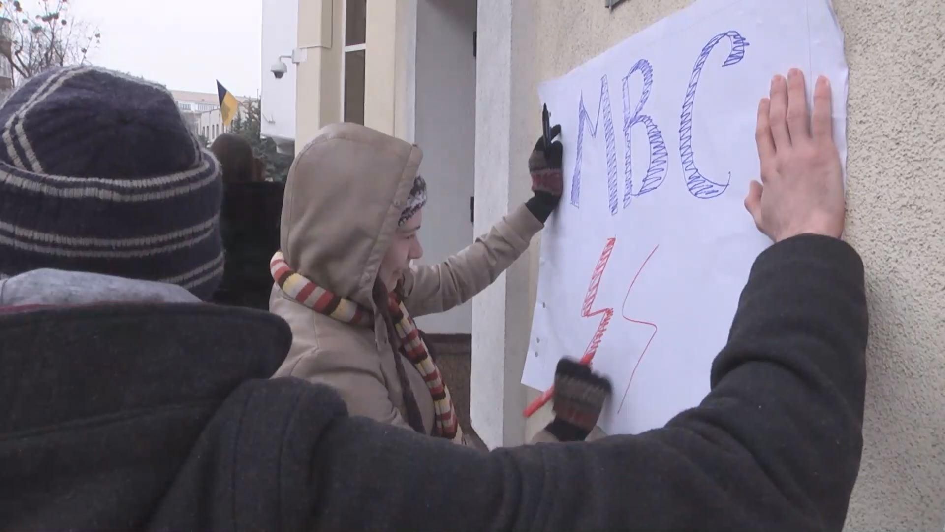 Милиция препятствует работе журналистов в зоне АТО Милиция препятствует работе журналистов в зоне АТО