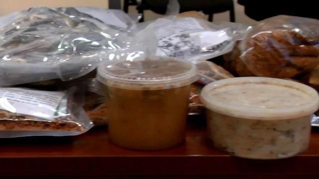 У столиці "кухарська сотня" сушить для бійців усе — від м'яса до фруктів У столиці "кухарська сотня" сушить для бійців усе — від м'яса до фруктів