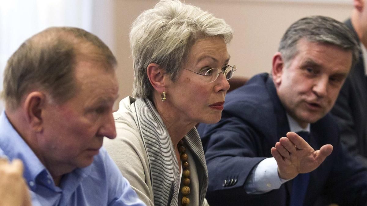 Трехсторонняя контактная группа подготовила документ для утверждения в Минске Трехсторонняя контактная группа подготовила документ для утверждения в Минске