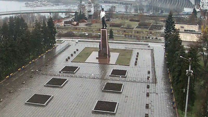 В Запорожье огородили памятник Ленину, чтобы предотвратить его снос