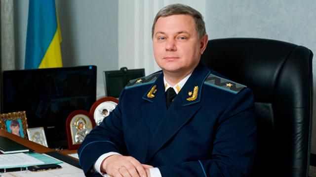 Суд відпустив додому екс-прокурора, який розганяв Майдан у Сумах Суд відпустив додому екс-прокурора, який розганяв Майдан у Сумах