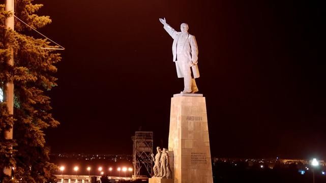 У Запоріжжі на мітинг зібрались люди, які хочуть знести Леніна (Онлайн) У Запоріжжі на мітинг зібрались люди, які хочуть знести Леніна (Онлайн)