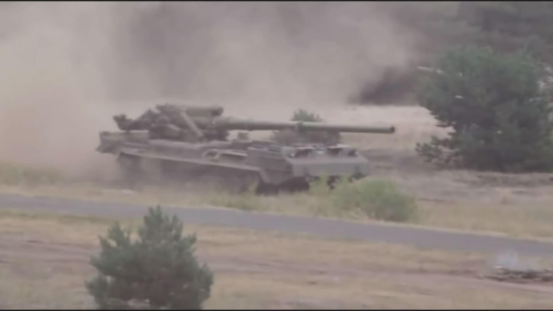 Росія завезла в Україну артустановки "Піон" Росія завезла в Україну артустановки "Піон"