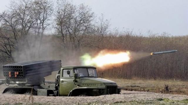 Терористи з "Градів" обстріляли Бугас під Волновахою Терористи з "Градів" обстріляли Бугас під Волновахою