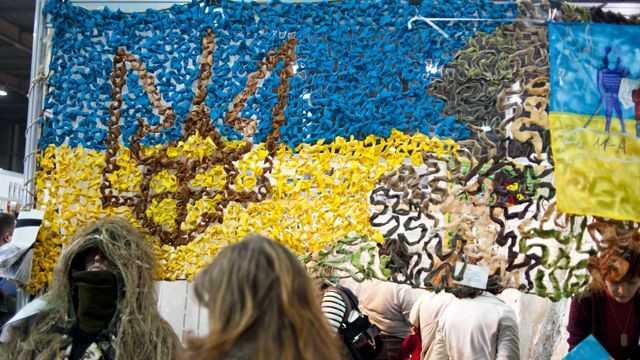 От камуфляжа до оружия: что возят волонтеры украинским защитникам От камуфляжа до оружия: что возят волонтеры украинским защитникам