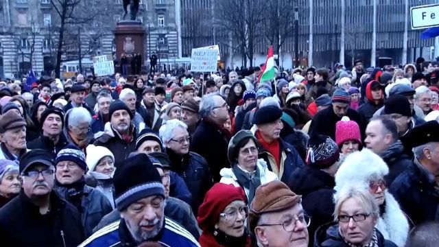 Венгрию накрыла волна протестов против премьер-русофила