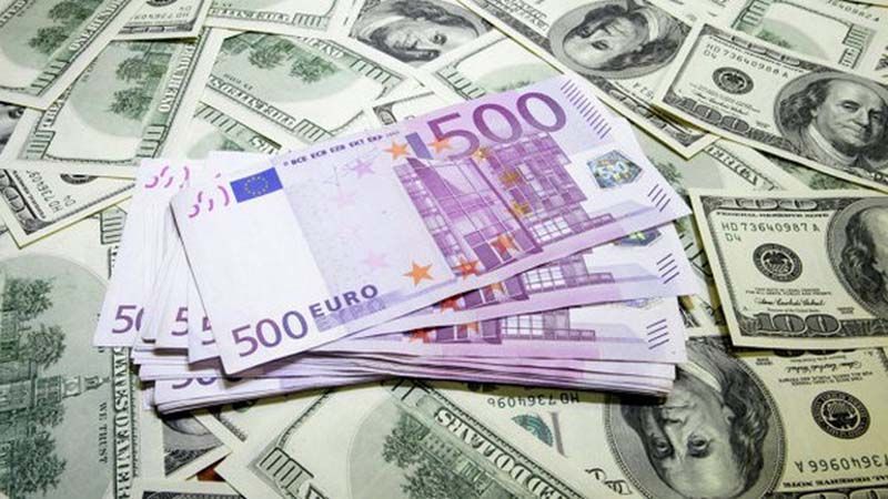 Доллар и евро подешевели, — курсы валют от НБУ