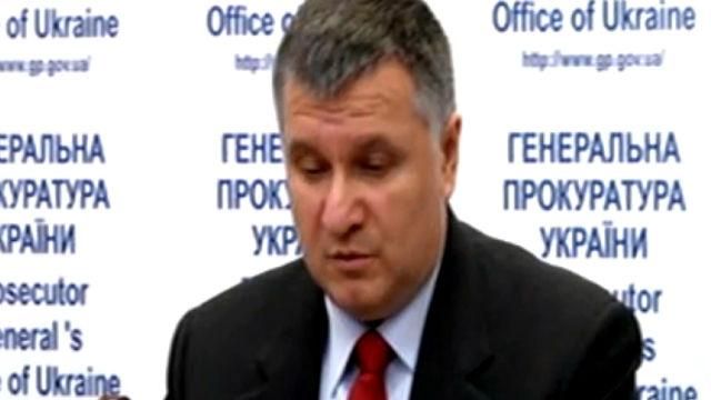 Зброю для "тітушок" видавали з міліцейських складів, — Аваков Зброю для "тітушок" видавали з міліцейських складів, — Аваков