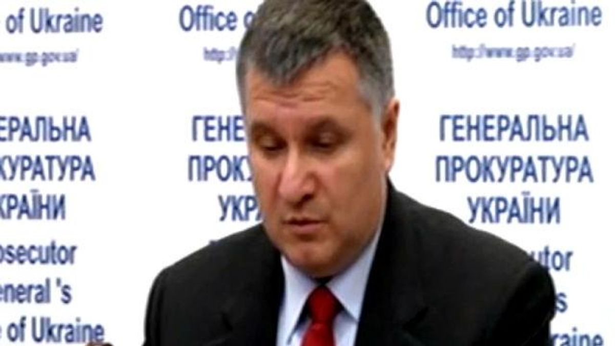 Оружие для "титушек" выдавали на милицейских складах, — Аваков Оружие для "титушек" выдавали на милицейских складах, — Аваков
