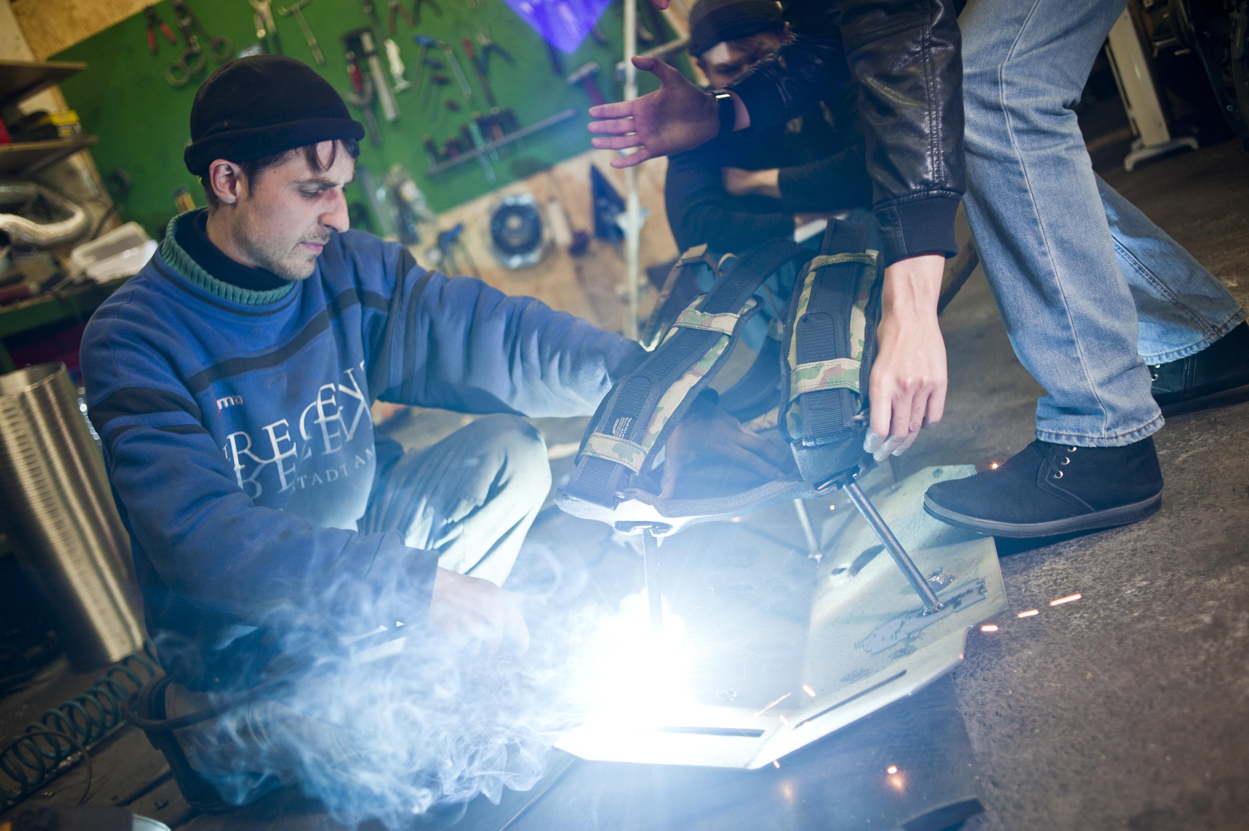 Волонтери розробили бронещити для бійців АТО Волонтери розробили бронещити для бійців АТО