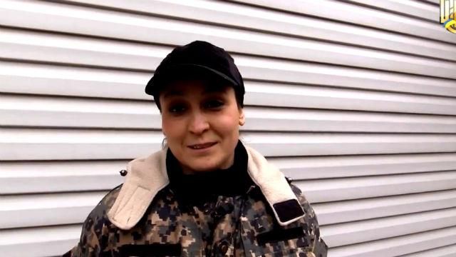 Хрупкая женщина рассказала, почему поехала на фронт
