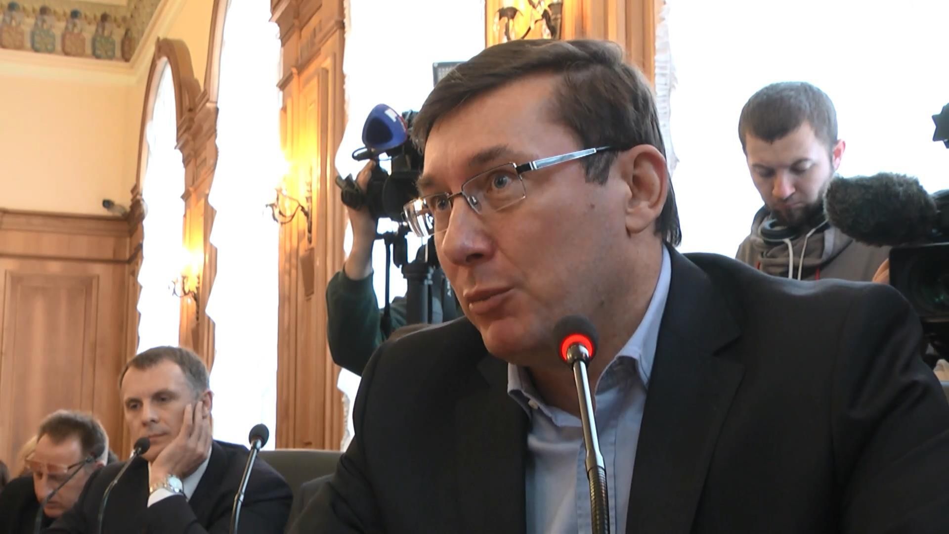 Кабмін звітуватиме перед ВР щодо санкцій проти Росії Кабмін звітуватиме перед ВР щодо санкцій проти Росії