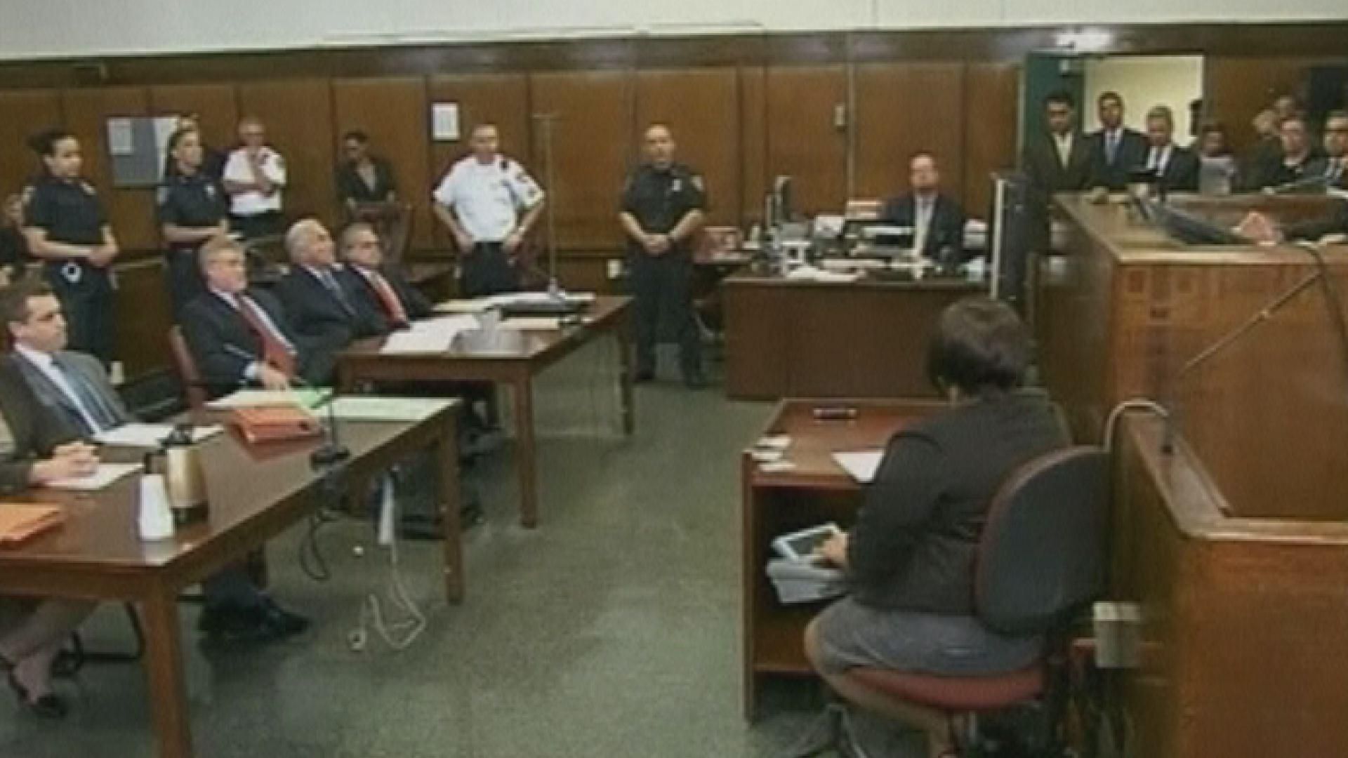 Екс-голову МВФ Стросс-Кана судитимуть за сутенерство Екс-голову МВФ Стросс-Кана судитимуть за сутенерство