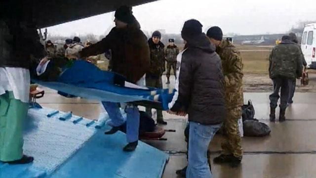 До Одеси літаком доправили поранених бійців, серед них — "кіборги"