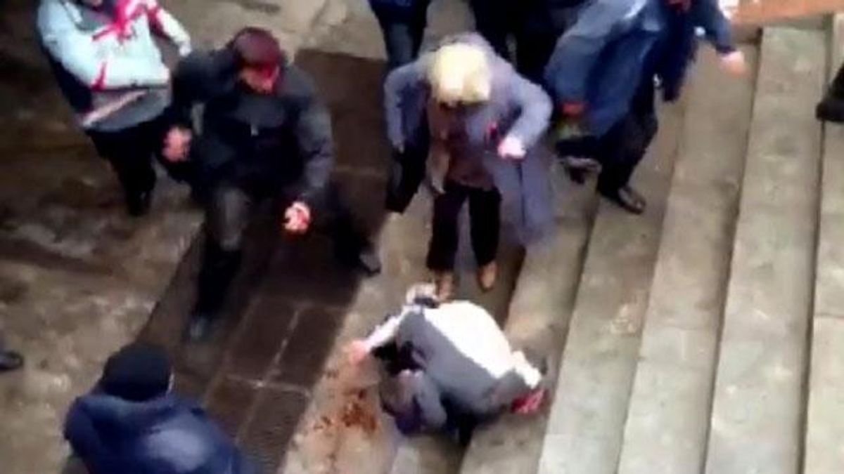 Медсестра, которая добивала ногами майдановца, не признала свою вину Медсестра, которая добивала ногами майдановца, не признала свою вину