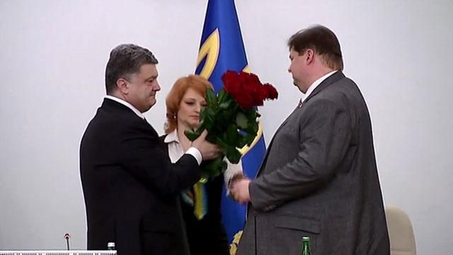 Порошенко поблагодарил экс-губернатора Харьковщины Порошенко поблагодарил экс-губернатора Харьковщины