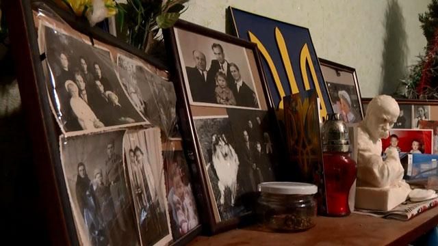 Пенсіонер замість "вмирати" — віддав тисячу доларів на АТО Пенсіонер замість "вмирати" — віддав тисячу доларів на АТО