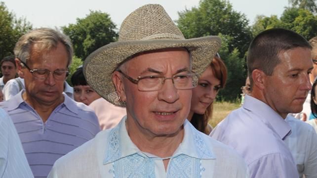 Горе-патріот Азаров назвав теперішню владу антиукраїнською