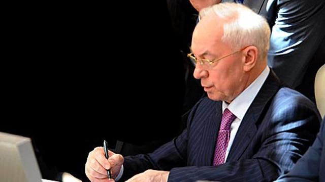 Азаров поділиться "мудрістю" у своїй книжці Азаров поділиться "мудрістю" у своїй книжці