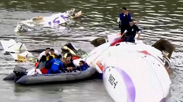 В Тайване возросло число жертв падения самолета