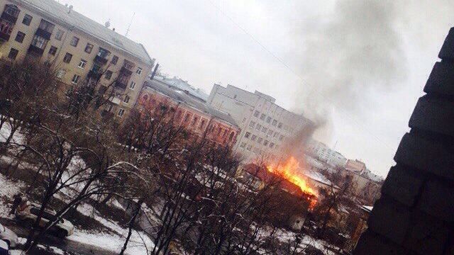 В центре Харькова горит дом