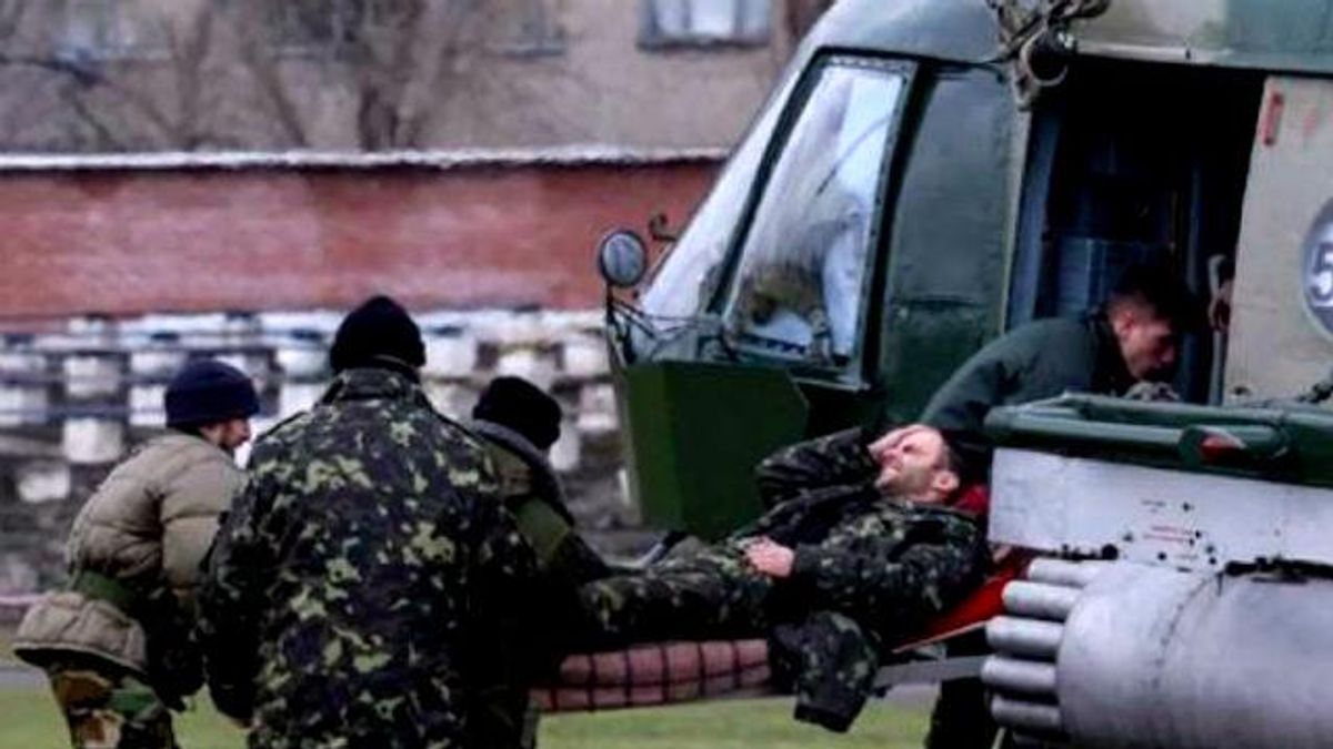 Самые актуальные кадры 4 февраля: В Донецке разбомбили больницу, страна прощается с Кузьмой Самые актуальные кадры 4 февраля: В Донецке разбомбили больницу, страна прощается с Кузьмой