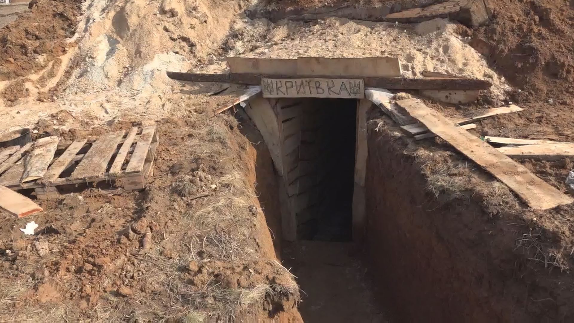 В поселке Гнутово возле Мариуполя работает контрольно-пропускной пункт В поселке Гнутово возле Мариуполя работает контрольно-пропускной пункт