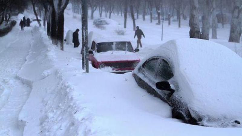 В Киеве из-за непогоды произошло уже сто ДТП В Киеве из-за непогоды произошло уже сто ДТП