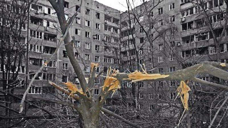 Донецьк у руїнах: 8 мирних загинуло, понад 30 поранені