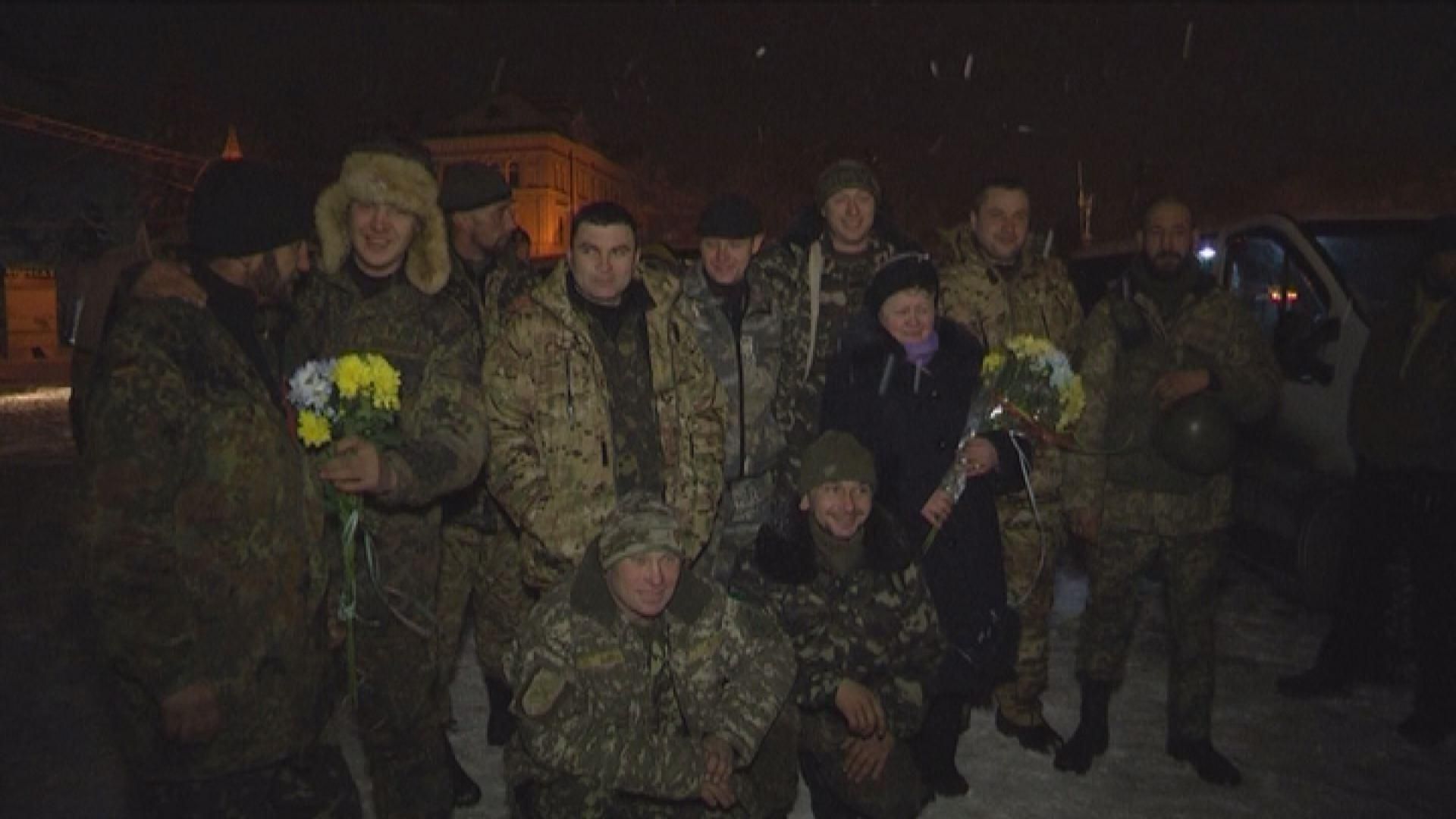 До Тернополя повернулись оборонці 31-го блокпосту До Тернополя повернулись оборонці 31-го блокпосту