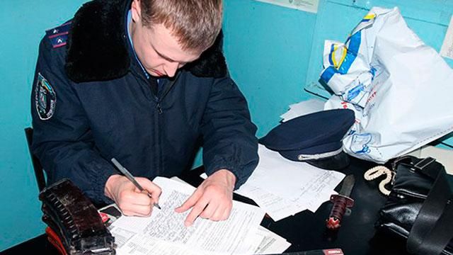 В Киеве задержали женщину, которая перевозила в метро боеприпасы В Киеве задержали женщину, которая перевозила в метро боеприпасы