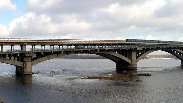 В столице перекрыли мост Метро