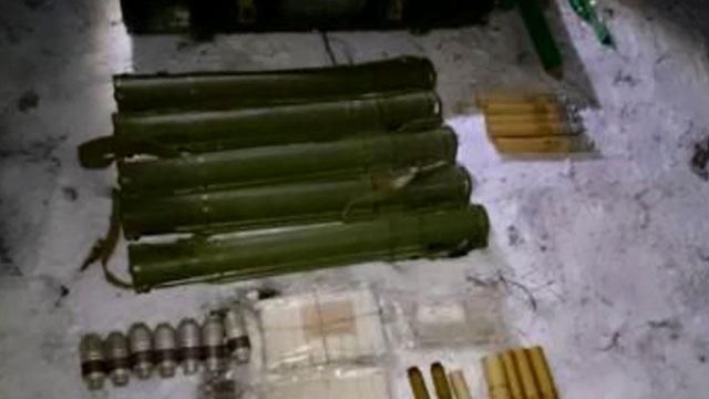 Найактуальніші фото 5 лютого: СБУ викрила схованку бойовиків, обстріл Сартани Найактуальніші фото 5 лютого: СБУ викрила схованку бойовиків, обстріл Сартани