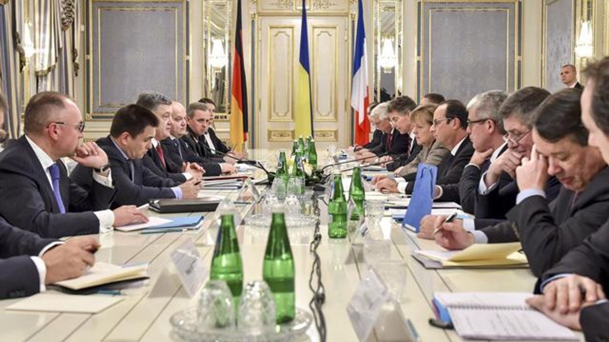 В пресс-службе Президента рассказали, о чем Порошенко говорил с Меркель и Олландом В пресс-службе Президента рассказали, о чем Порошенко говорил с Меркель и Олландом
