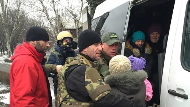 Сьогодні з Дебальцевого вдалось евакуювати більше півтисячі людей, — МВС