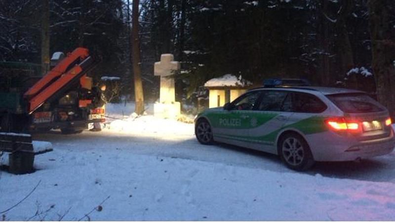 Вандали пошкодили могилу Степана Бандери в Мюнхені Вандали пошкодили могилу Степана Бандери в Мюнхені