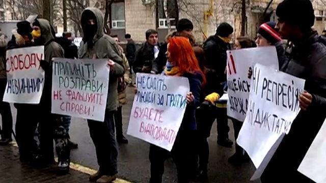Хроніка Майдану 7 лютого. Під ГПУ майданівці вимагали звільнити 200 активістів