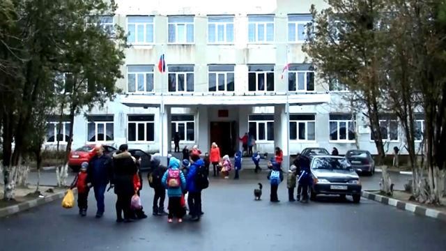 Кримські вчителі та медики залишились без зарплат