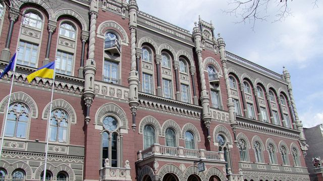 НБУ фактически узаконил курс "черного рынка", — эксперт
