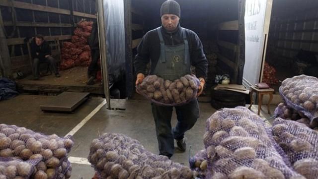 У Росії відзвітували: за тиждень Україна в два рази збільшила поставки овочів і фруктів до Криму