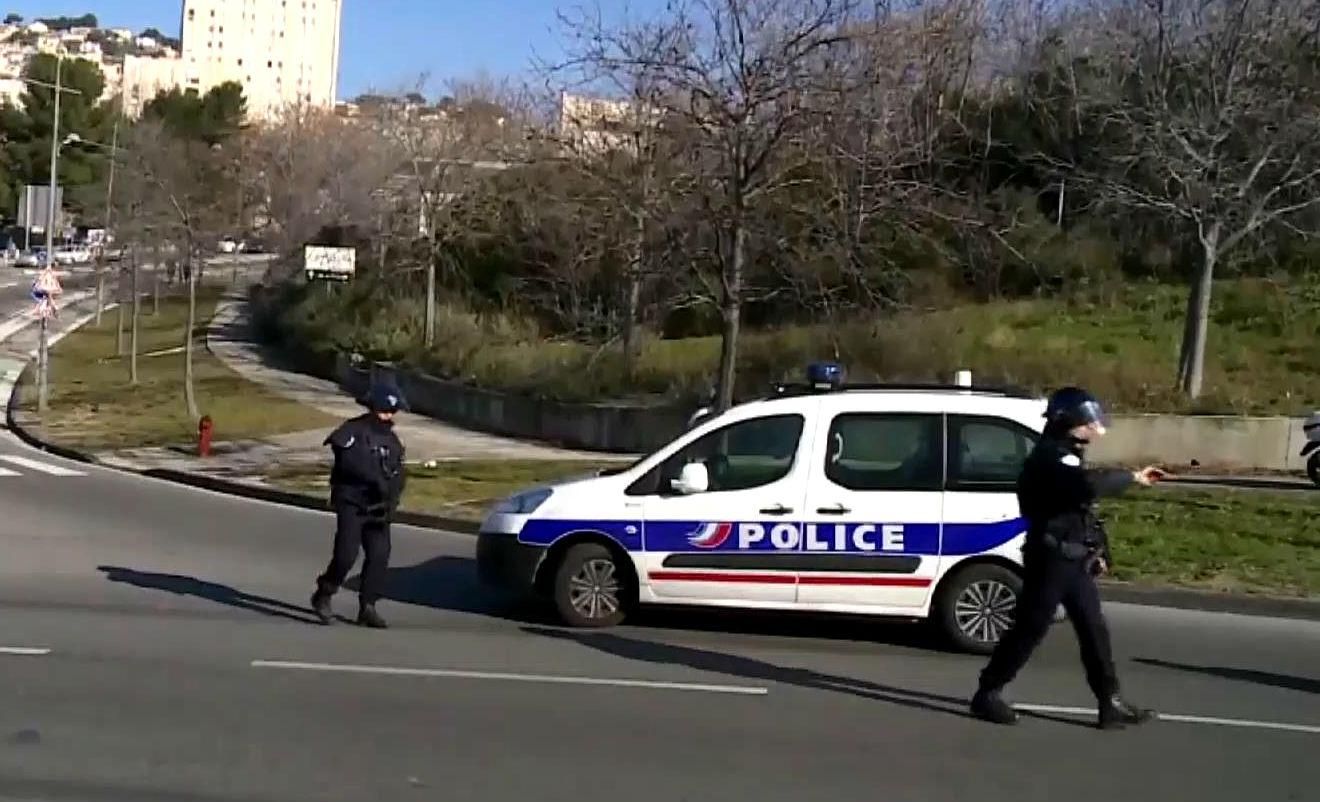 В Марселе полицию обстреляли из автоматов