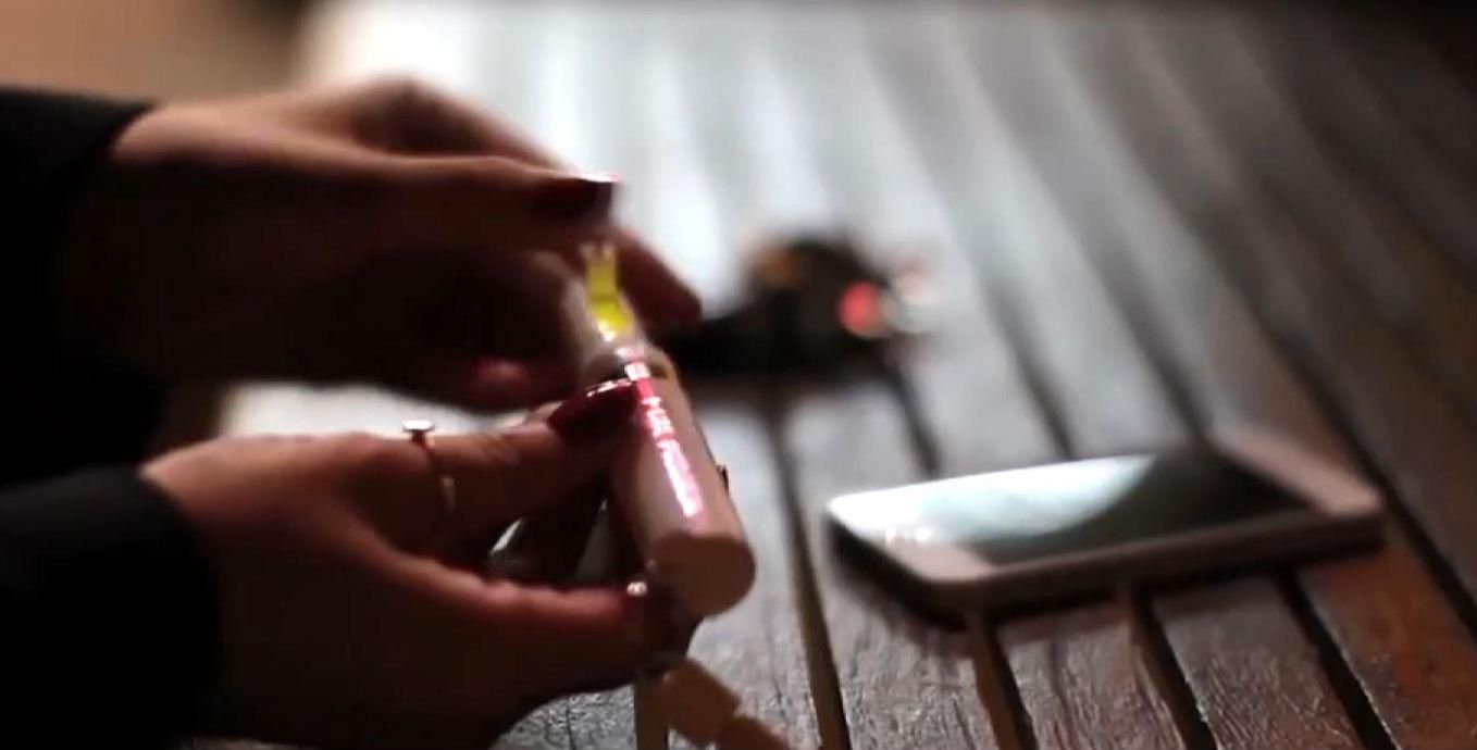 Підзарядити смартфон тепер можна від звичайної пальчикової батарейки Підзарядити смартфон тепер можна від звичайної пальчикової батарейки