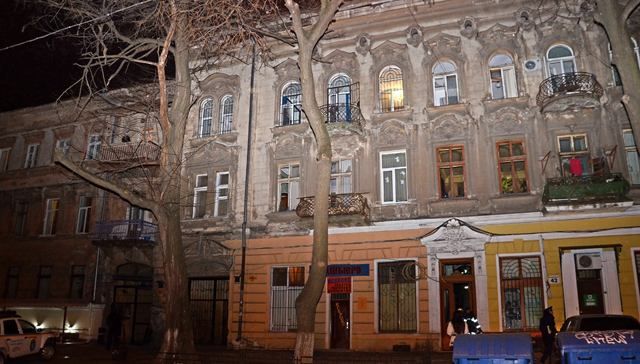 В Одесі знову неспокійно: невідомий пристрій вибухнув у хостелі