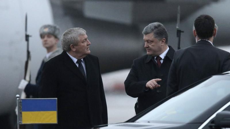 Порошенко, Меркель і Олланд прибули до Мінська Порошенко, Меркель і Олланд прибули до Мінська