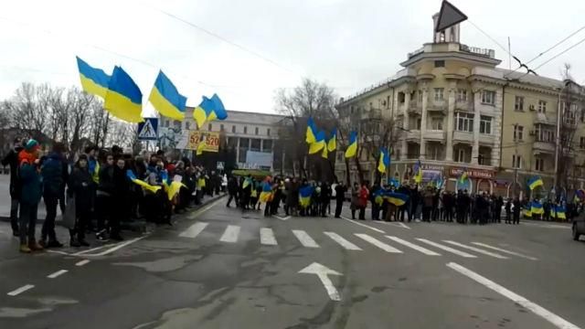 Мариупольцы с криками "Герои!" встречали бойцов "Азова"