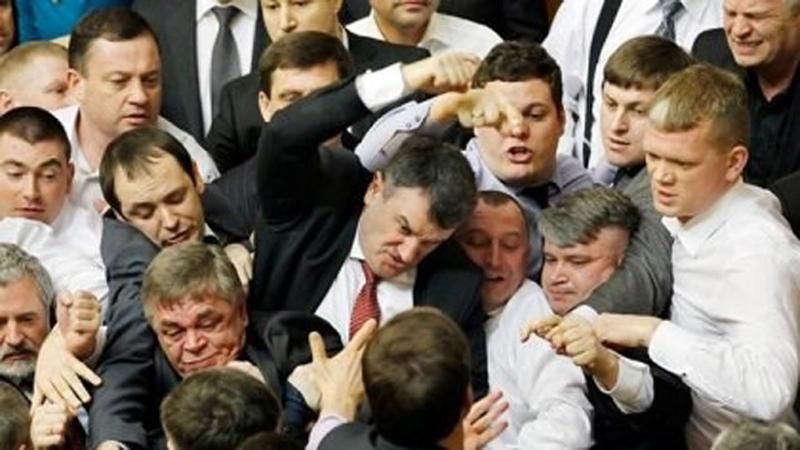 "Гладіатори" у Раді: ТОП-10 найкривавіших боїв нардепів у парламенті "Гладіатори" у Раді: ТОП-10 найкривавіших боїв нардепів у парламенті