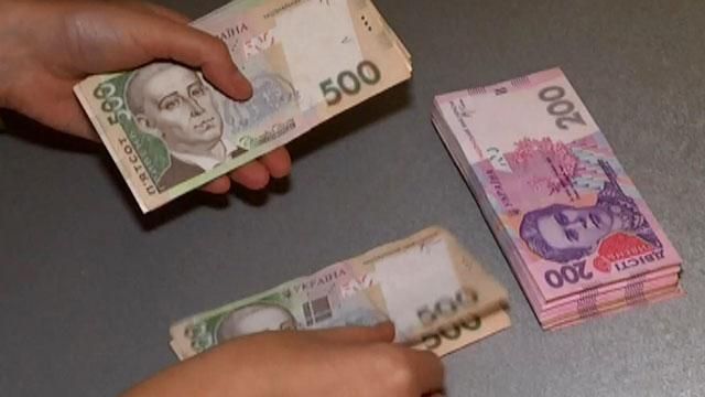 Гривня знову обвалилася — євро по 30,22 грн Гривня знову обвалилася — євро по 30,22 грн