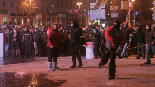У мережі з'явилося відео, як Савченко на Євромайдані вмовляла людей не атакувати беркутівців